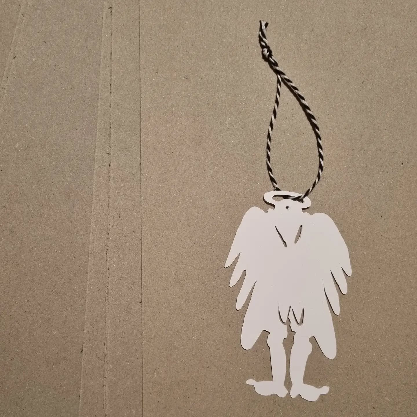Mærkelig engel — ophæng