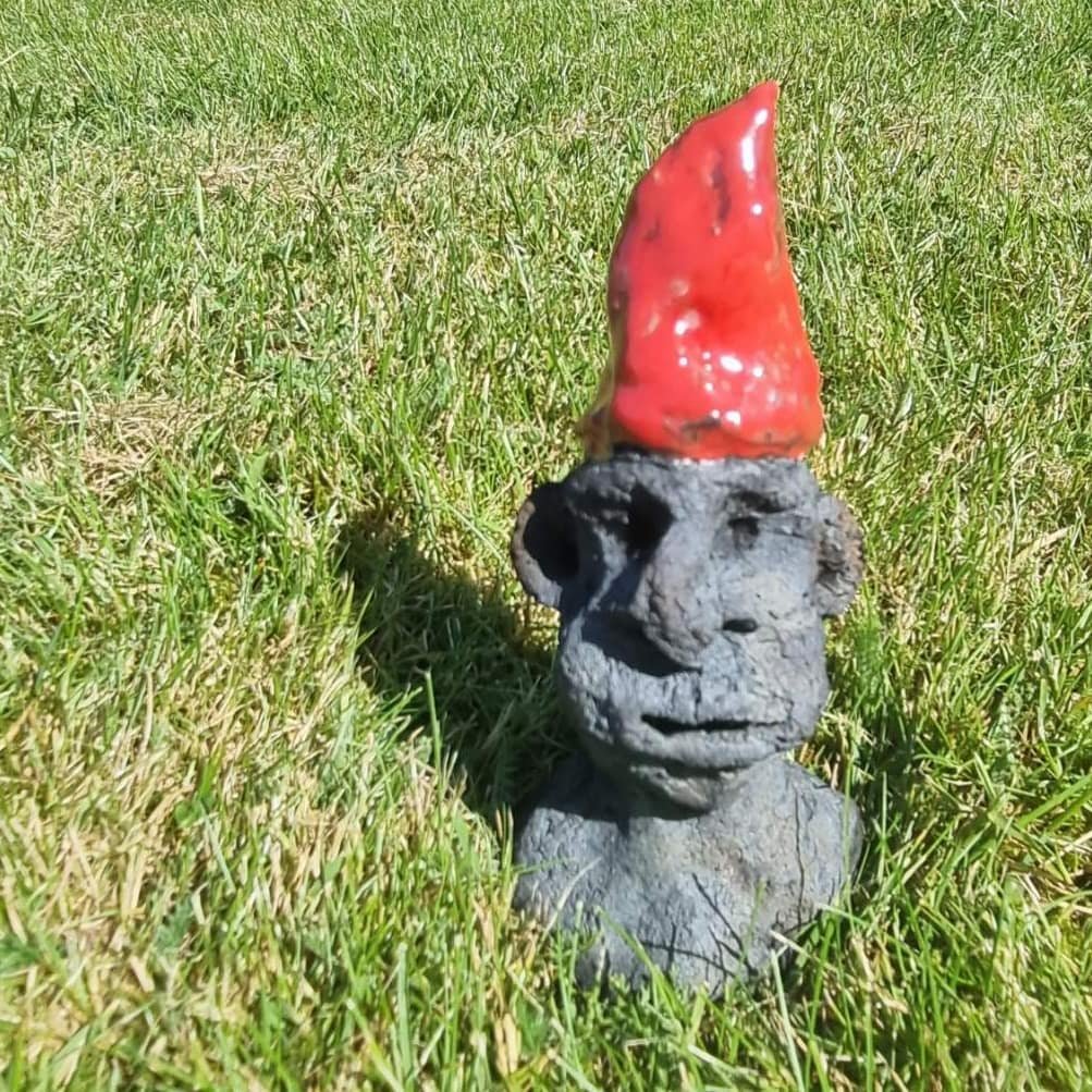 Rakubrændt nisse — keramik